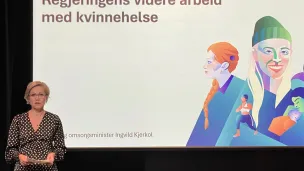 Helse- og omsorgsminister Ingvild Kjerkol mottar NOU om kvinnehelse