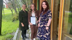 Ann Therese Lotherington, Andrine Franzen og Paula Ryggvik Mikalsen fotografert under utdelingen av Åse Hiorth Lerviks pris Ved UiT.