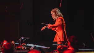 Hannah Howard i aksjon som dirigent