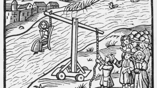 Sort-hvitt-tegning av en kvinne som blir dyppet i vann til offentlig skue ved hjelp av en "ducking" eller "cucking stool"