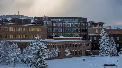 Universitetet i Tromsø i vinterdrakt