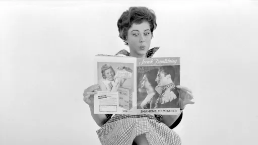 Dame leser ukeblad 1960