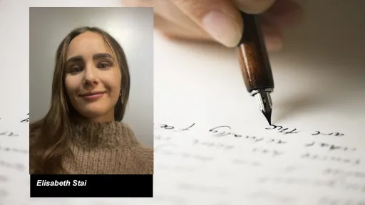 Foto av Elisabeth Stai mot bakgrunnsbilde av en skrivende hånd