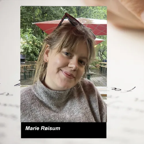 Marie Røisum mot bakgrunn av en skrivende hånd
