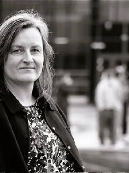 Portrettfoto av Astrid Ouahyb Sundsbø, professor ved Høgskulen på Vestlandet