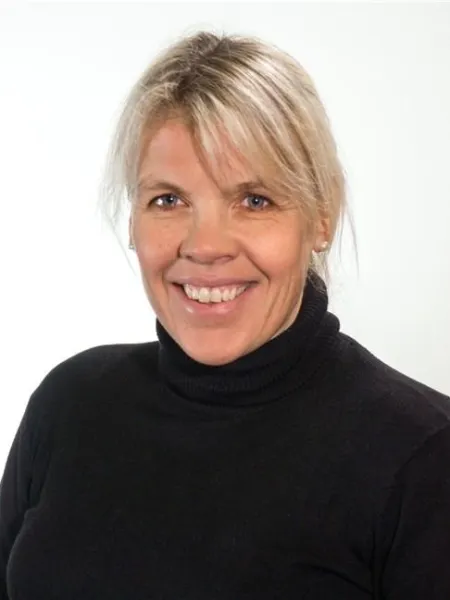 Kari Ingstad har vært utvalgsmedlem og er sykepleier og professor i sosiologi ved Nord universitet