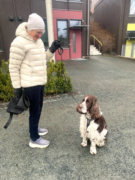 Kari Melby og hunden Jeppe